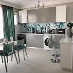 Astoria Lux Sea&lake 66 מאמאיה