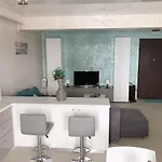 דירה Astoria Lux Sea&lake 66 מאמאיה