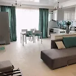 Astoria Lux Sea&lake 66 * מאמאיה
